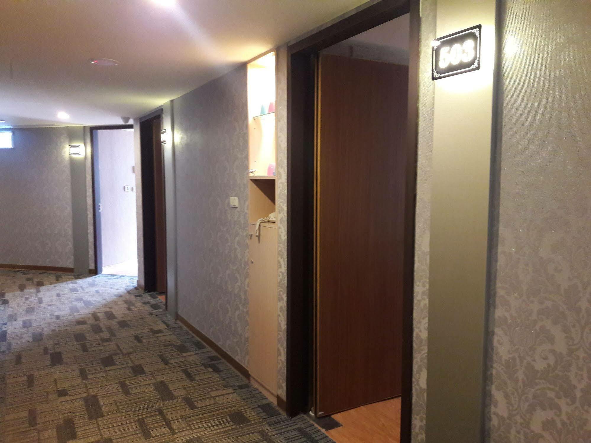 Mei Hotel Taichung Exterior photo